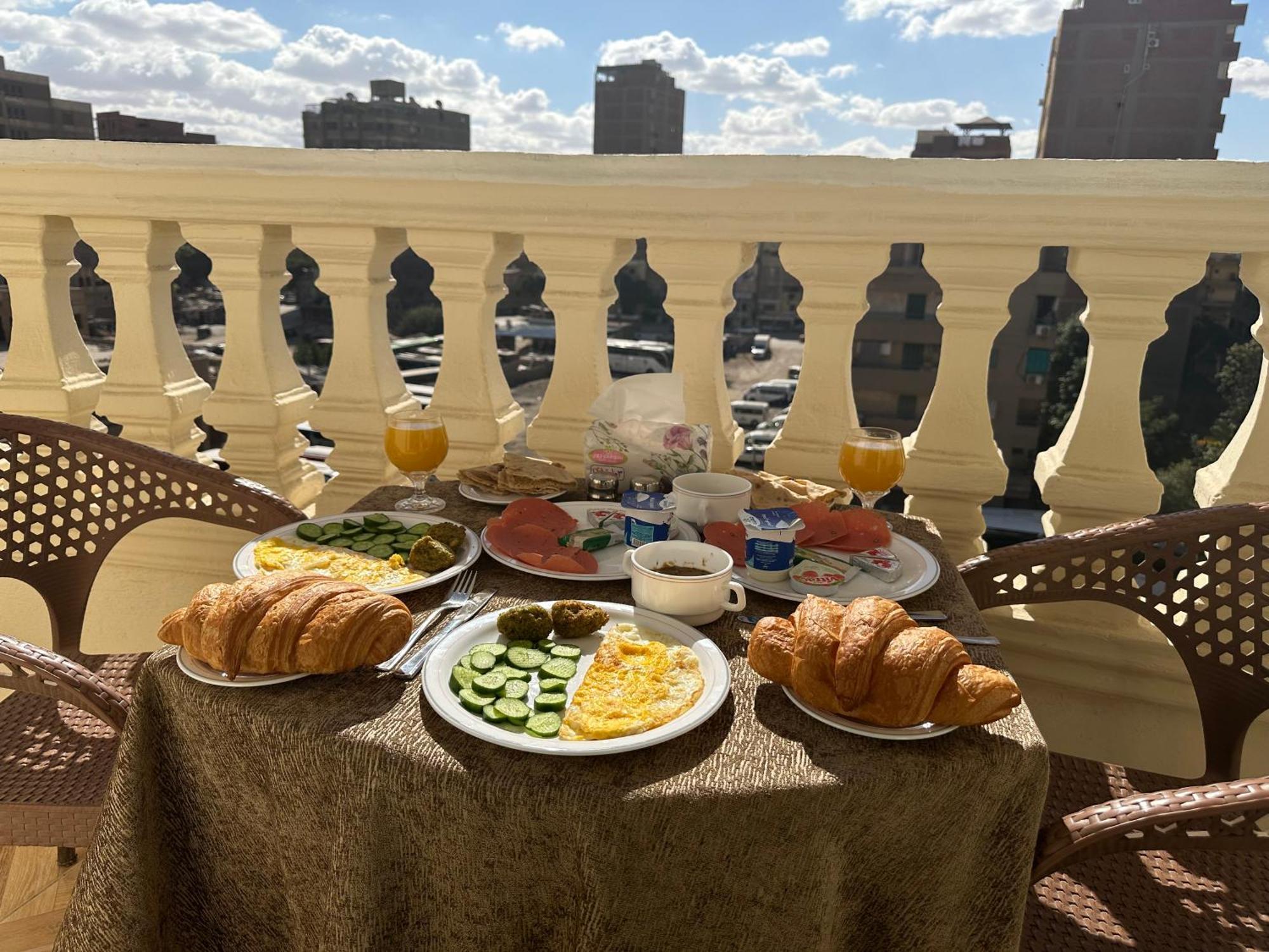 Hotel Royal Pyramids View Cairo
